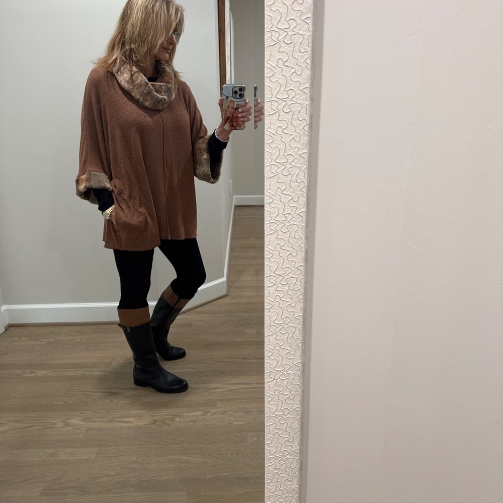 NWT gray/black fur collar and cuff poncho jacket - size S/M - Picture 6 of 6